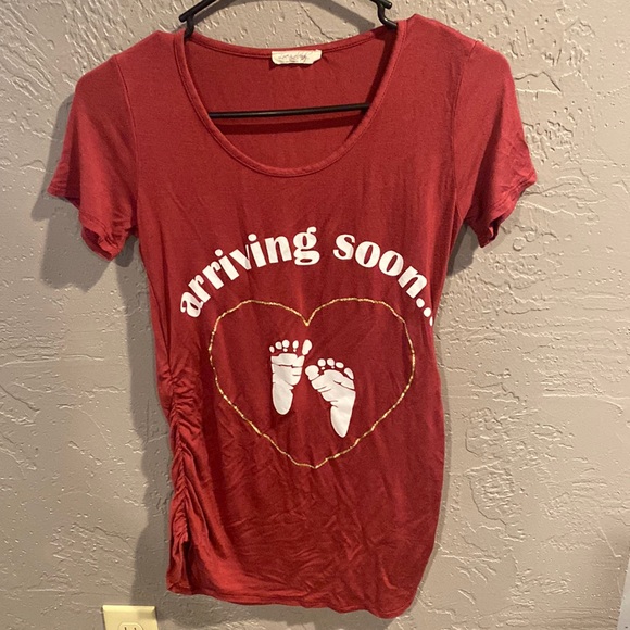 Maternity shirt “arriving soon” - Picture 2 of 2
